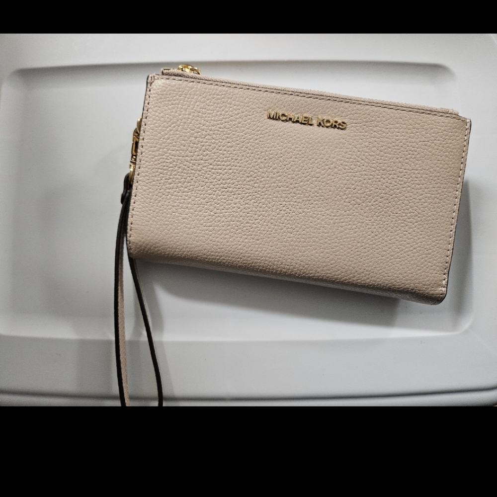 Michael kors wallet